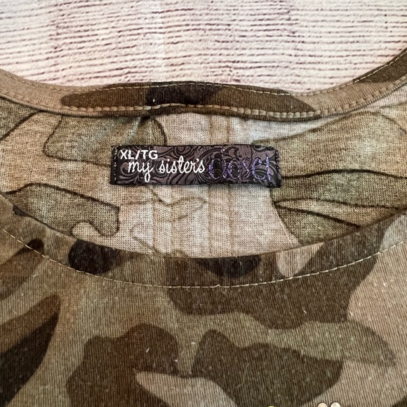 Skull Embellished Girls Shirt - Picture 3 of 3